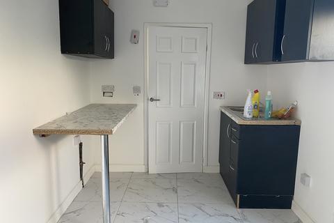 Studio to rent, Vicarage Road, Oldbury B68