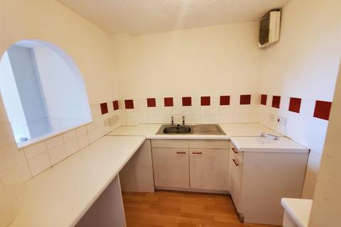 2 bedroom flat to rent, Charlecote Park, Telford