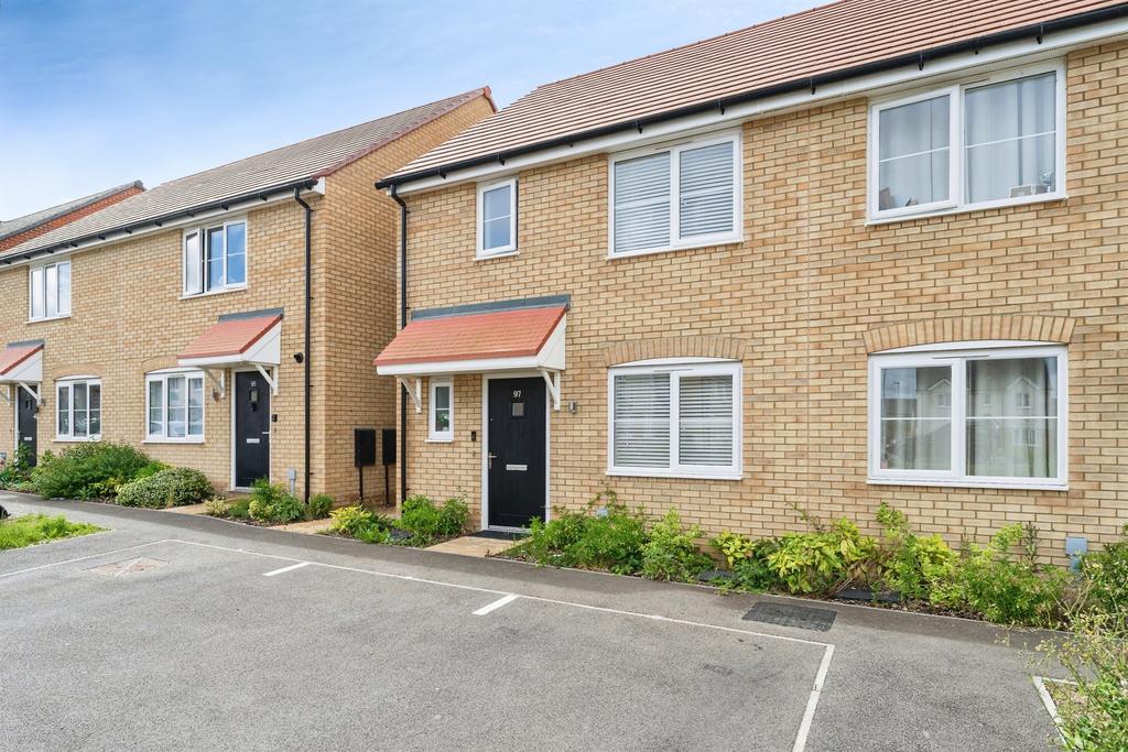 3 bedroom semi-detached house for sale