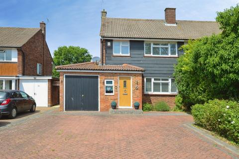 Farm Way, Bushey