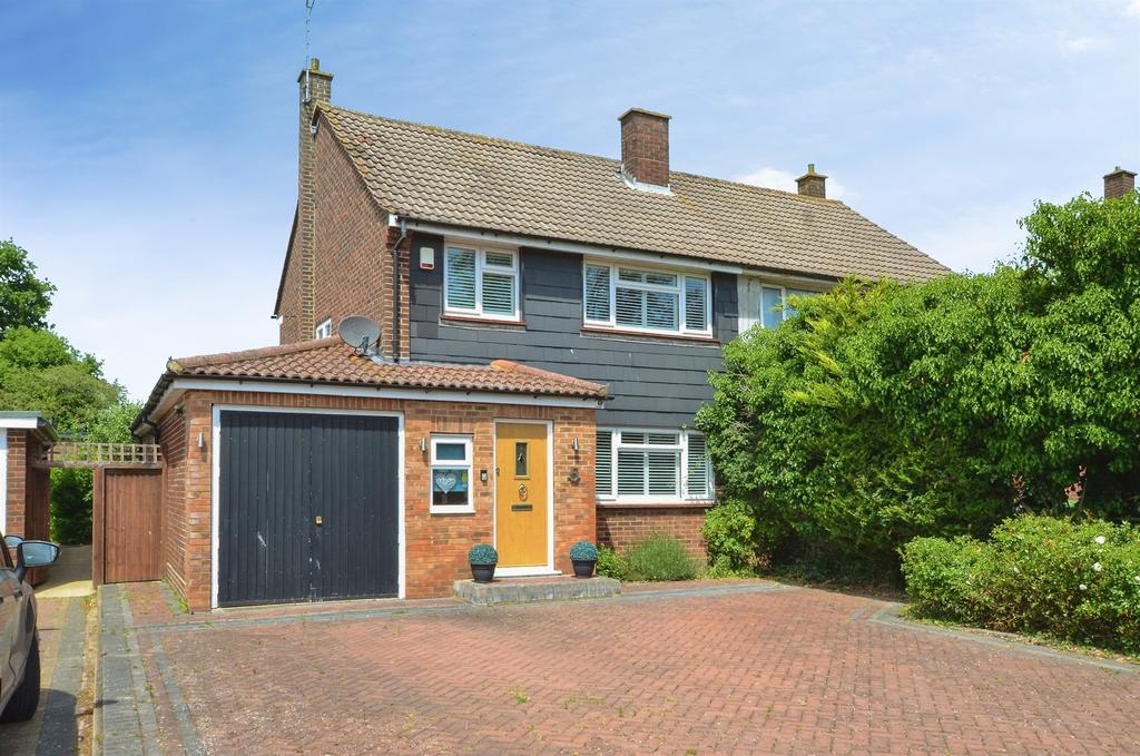 Detached house exterior, driveway, garage