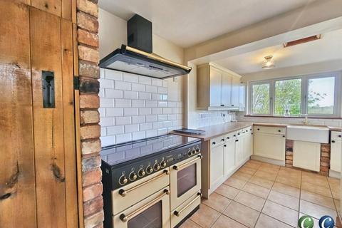 2 bedroom terraced house to rent, Slitting Mill Road, Rugeley WS15