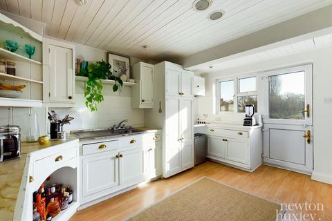 Manor Road North, Esher, KT10