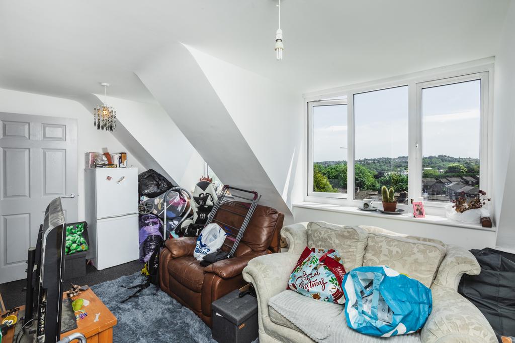 Apartment in Sheffield, Four Lane Ends, South Yorkshire - View 2
