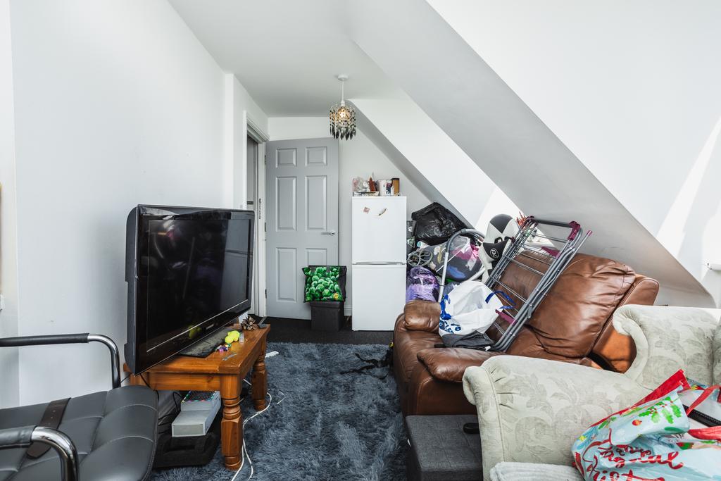 Apartment in Sheffield, Four Lane Ends, South Yorkshire - View 3