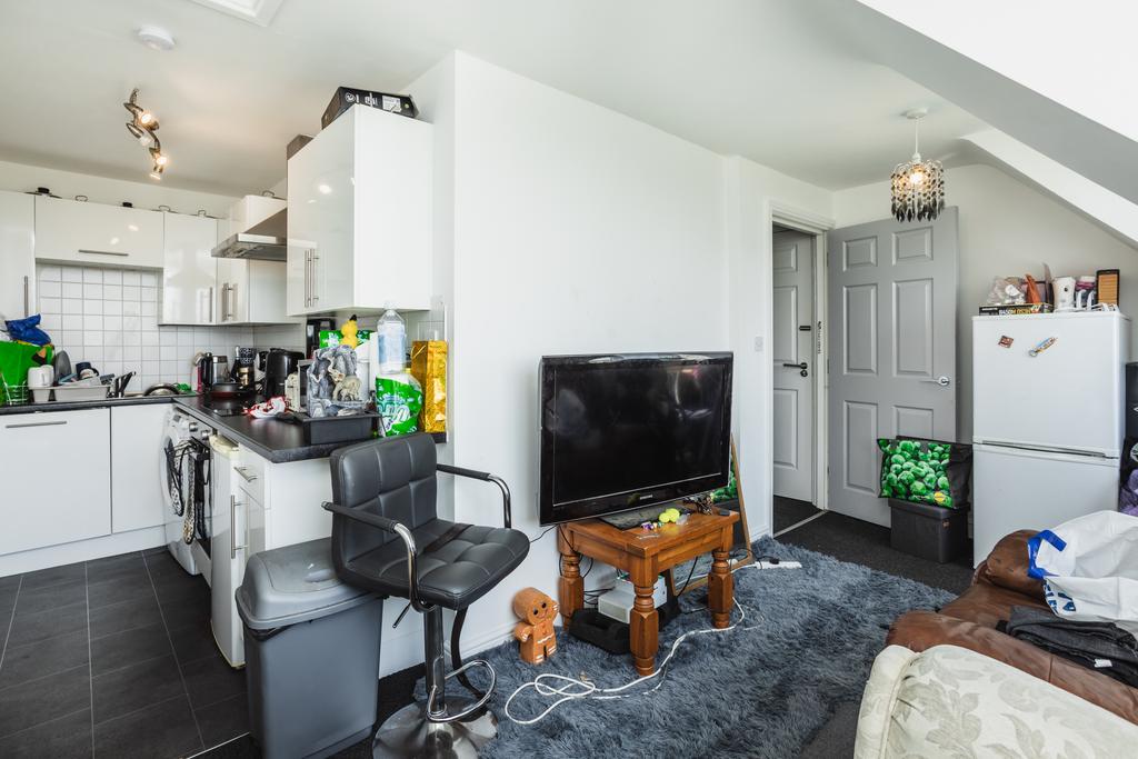 Apartment in Sheffield, Four Lane Ends, South Yorkshire - View 4