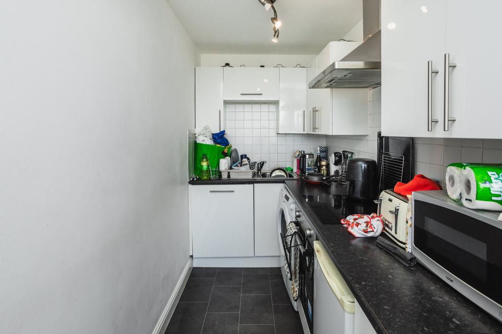 Apartment in Sheffield, Four Lane Ends, South Yorkshire - More