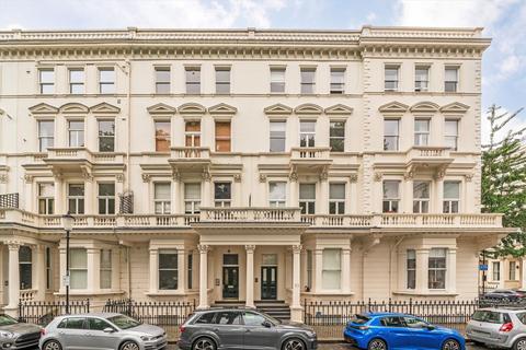 Earl's Court Square, LONDON SW5