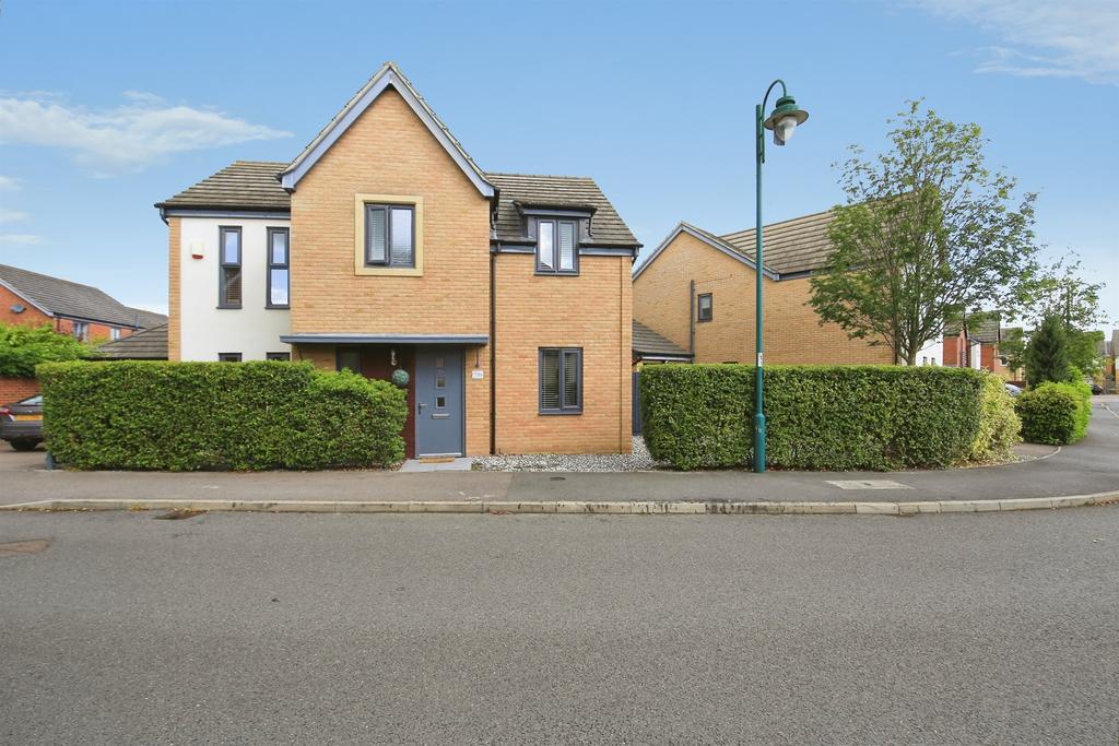 4 bedroom detached house for sale