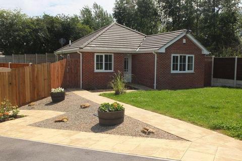2 bedroom bungalow to rent, The Croft, Shirebrook, Mansfield, Derbyshire, NG20