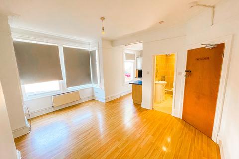 Studio to rent, Anerley Road, Westcliff-on-Sea, Essex, SS0 7HJ, UK