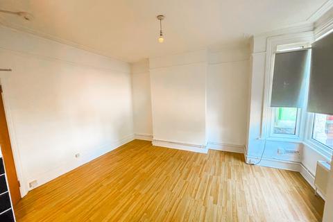 Studio to rent, Anerley Road, Westcliff-on-Sea, Essex, SS0 7HJ, UK