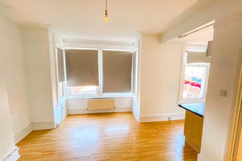 Studio to rent, Anerley Road, Westcliff-on-Sea, Essex, SS0 7HJ, UK