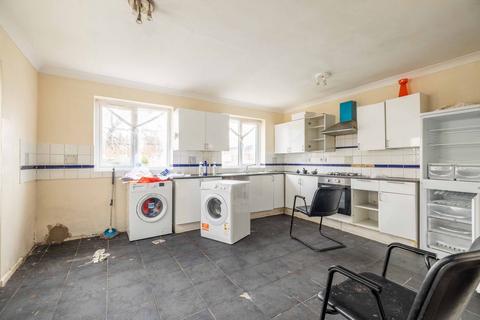 4 bedroom detached house for sale, St Pauls Avenue, Slough SL2
