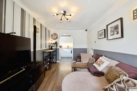 1 bedroom flat for sale, Holland Close, Romford, RM7
