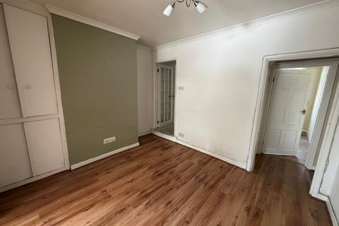 2 bedroom terraced house to rent, Burton Road, Swadlincote, DE11