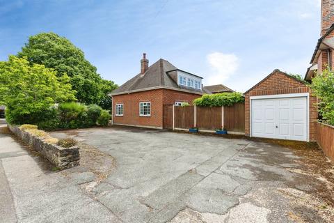 4 bedroom bungalow for sale, Holdenhurst Avenue, Bournemouth
