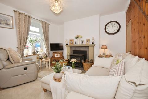 3 bedroom end of terrace house for sale, Holmfield, Buxton, Derbyshire, SK17