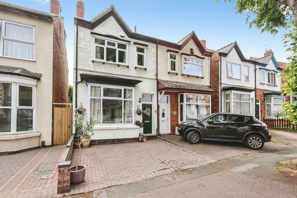 3 bedroom semi-detached house for sale
