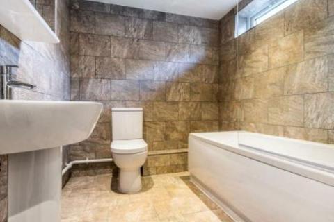 1 bedroom flat to rent, Bishopric, Horsham, RH12