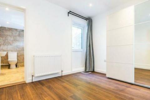 1 bedroom flat to rent, Bishopric, Horsham, RH12
