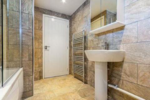 1 bedroom flat to rent, Bishopric, Horsham, RH12