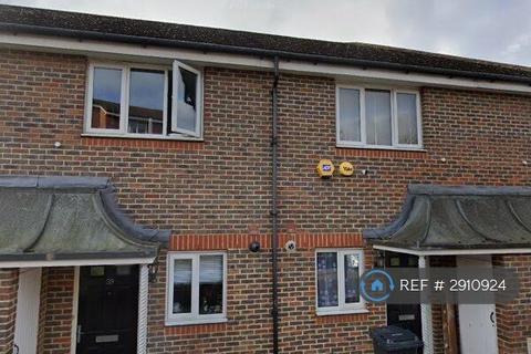 2 bedroom terraced house to rent, Quarles Park Road, Romford, RM6