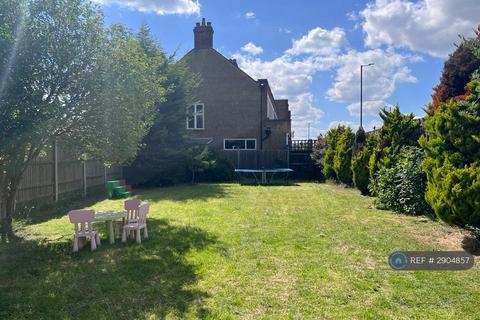 5 bedroom semi-detached house to rent, Mossville Gardens, Morden, SM4