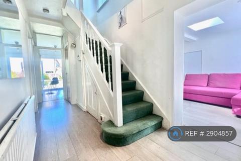 5 bedroom semi-detached house to rent, Mossville Gardens, Morden, SM4