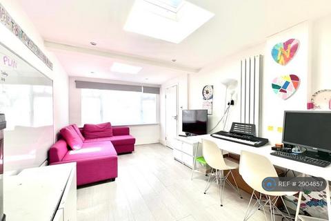 5 bedroom semi-detached house to rent, Mossville Gardens, Morden, SM4