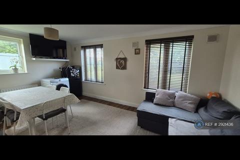 2 bedroom flat to rent, Tallow Close, Dagenham, RM9