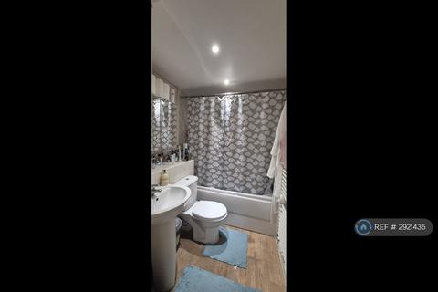2 bedroom flat to rent, Tallow Close, Dagenham, RM9
