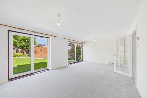 4 bedroom detached house to rent, Vicarage Close, Hemel Hempstead, HP1