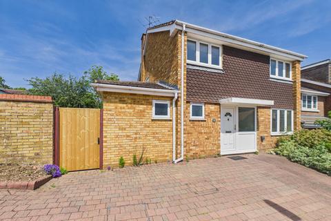 4 bedroom detached house to rent, Vicarage Close, Hemel Hempstead, HP1