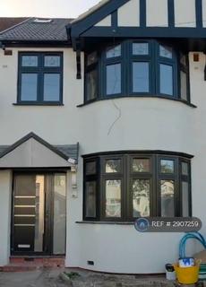 5 bedroom terraced house to rent, Bramcote Avenue, Mitcham, CR4