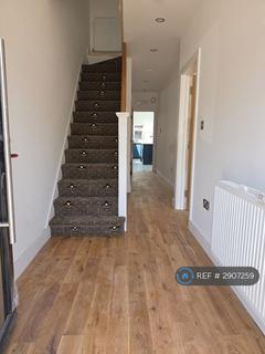 5 bedroom terraced house to rent, Bramcote Avenue, Mitcham, CR4
