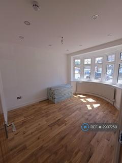 5 bedroom terraced house to rent, Bramcote Avenue, Mitcham, CR4