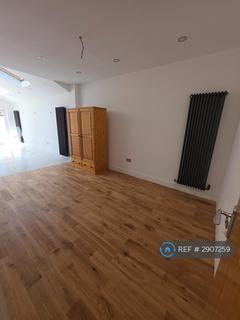 5 bedroom terraced house to rent, Bramcote Avenue, Mitcham, CR4