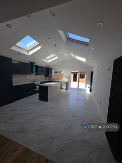 5 bedroom terraced house to rent, Bramcote Avenue, Mitcham, CR4