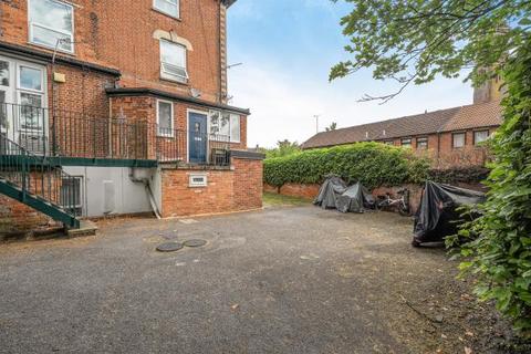 undefined, London Road, Newbury