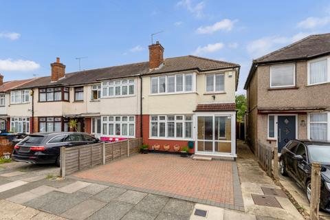 3 bedroom end of terrace house to rent, Charlton Road Enfield N9