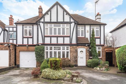 4 bedroom detached house for sale, Oakleigh Gardens, Edgware, Greater London. HA8 8EA