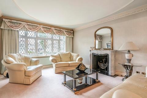 4 bedroom detached house for sale, Oakleigh Gardens, Edgware, Greater London. HA8 8EA