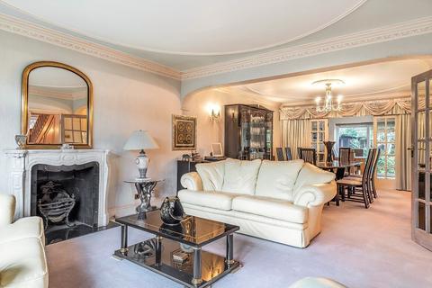 4 bedroom detached house for sale, Oakleigh Gardens, Edgware, Greater London. HA8 8EA