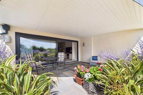 3 bedroom apartment for sale, Boscombe Overcliff Drive, Bournemouth, Dorset, BH5