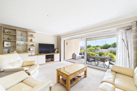 3 bedroom apartment for sale, Boscombe Overcliff Drive, Bournemouth, Dorset, BH5