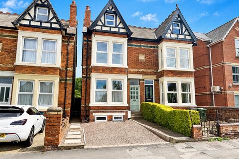 4 bedroom semi-detached house for sale, Barrs Court Road, Hereford