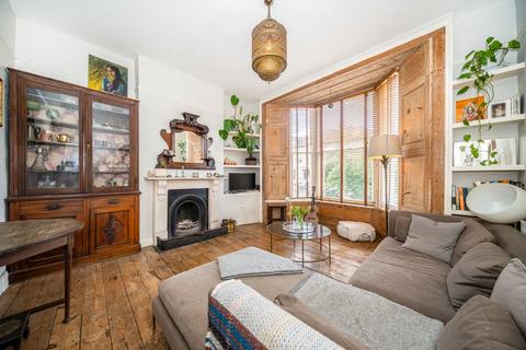 3 bedroom flat for sale, Moulins Road, London E9