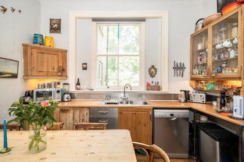 3 bedroom flat for sale, Moulins Road, London E9