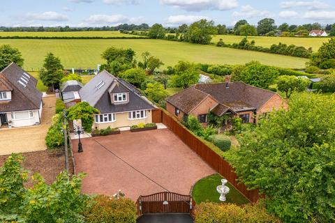 3 bedroom detached house for sale, Chalkshire Road, Aylesbury HP17